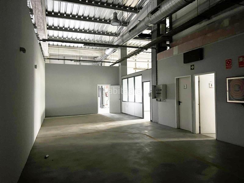 Foto 5199b3c6-b482-4741-bec4-882178ef4296. Capannone industriale in Granvia LH Hospitalet de Llobregat (L´)