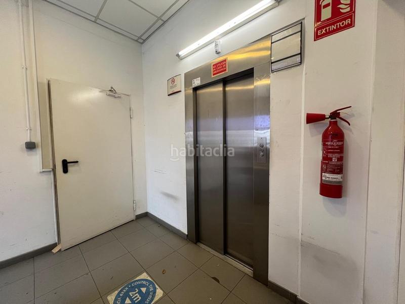 Foto f11272e8-a24c-420d-8705-007f2e7ac2f6. Capannone industriale in Granvia LH Hospitalet de Llobregat (L´)