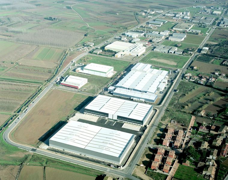 Foto dcb3a80e-1b6d-40c2-b5f2-3ec5e3df705f. Alquiler nave industrial  en alquiler, en Celrà