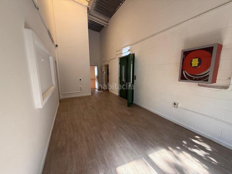 Foto 0a6b6ea0-3d33-476c-ae5c-188f52d80029. Rent industrial building in Bon Pastor Barcelona