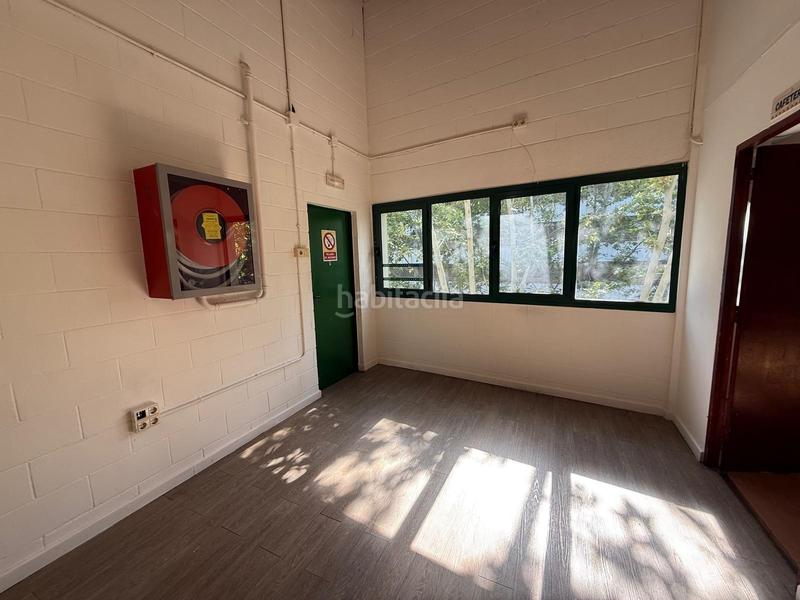 Foto 345fed90-5103-45f0-9eed-316bd58de8ee. Rent industrial building in Bon Pastor Barcelona