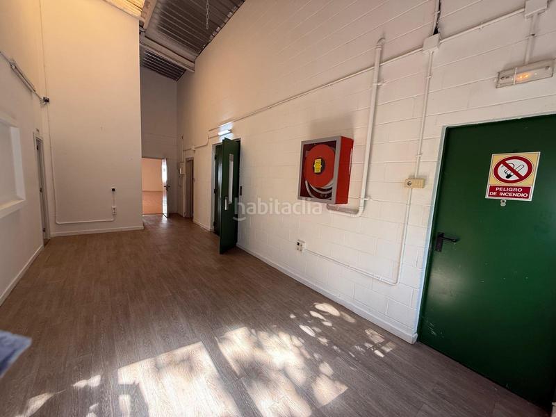 Foto 3f28dde7-b50e-4501-910b-2a29bb19cbf9. Rent industrial building in Bon Pastor Barcelona