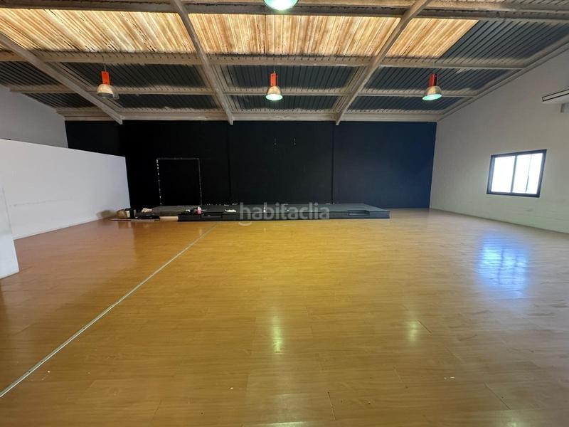 Foto 4006bd02-87a5-4566-a781-f7ab56360320. Rent industrial building in Bon Pastor Barcelona