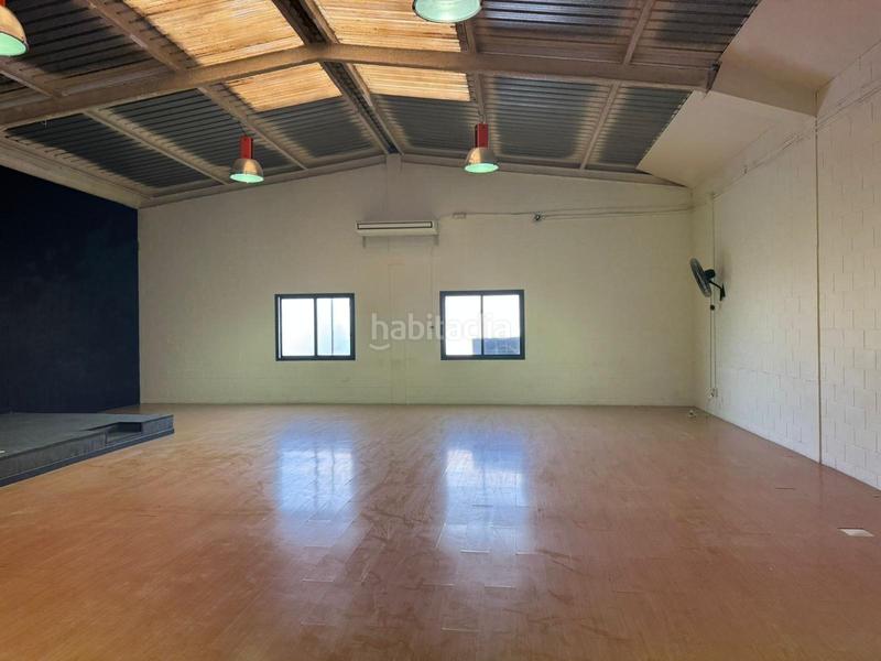 Foto b1fa9040-494d-455d-8745-d01de7b424b9. Rent industrial building in Bon Pastor Barcelona