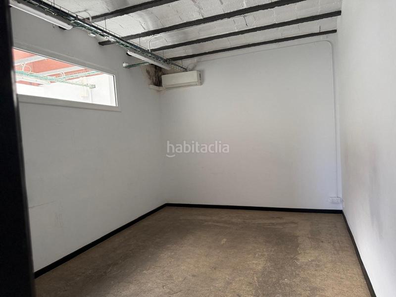 Foto 5a8f4e43-836a-48c3-8165-2c73f705a17b. Lloguer local comercial a Bon Pastor Barcelona