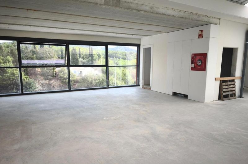 Foto d0bc98c9-f1c3-4481-b21d-58f249c49db1. Location bâtiment à usage industriel dans Levantina - Montgavina - Quintmar Sitges