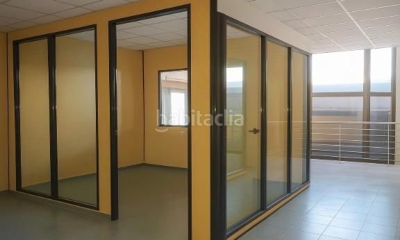 Foto 4a3034fe-e5a1-42c8-b5b7-9aad7e7f4c5d. Nau industrial a Canovelles