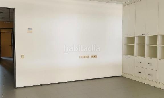 Foto b3b2f3c8-7ba2-43b4-be7f-5bbbcf8d1513. Nau industrial a Canovelles
