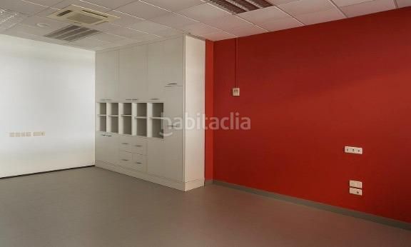 Foto c78e4511-909b-42ba-a990-2e3301df8a3c. Nau industrial a Canovelles