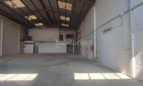 Foto ed61ccaf-7b9d-49a4-837a-d2ad136a57f3. Nau industrial a Canovelles