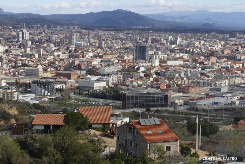 Foto e8aa2b65-99d4-4f01-af03-a9f48b084df9. Edificio  en venta, en La Maurina Terrassa