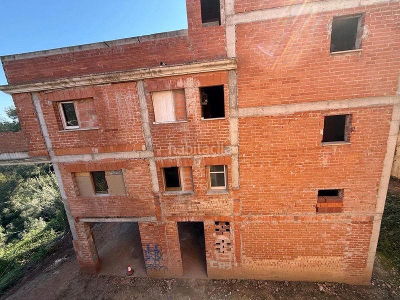 Foto efe89a3d-573d-4c4e-9cc4-13357ea27efa. Casa amb aparcament a Corbera de Llobregat