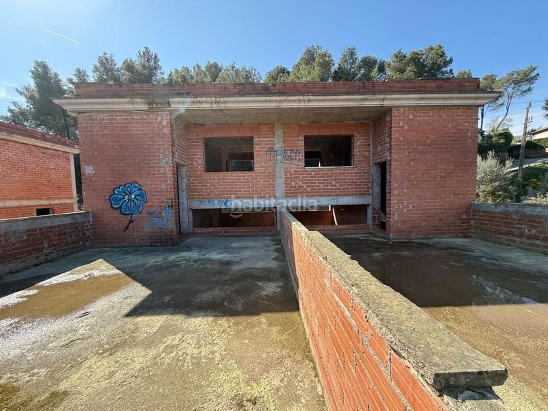 Foto f188928f-33ee-42ec-83a1-806876e0b7b0. Casa amb aparcament a Corbera de Llobregat