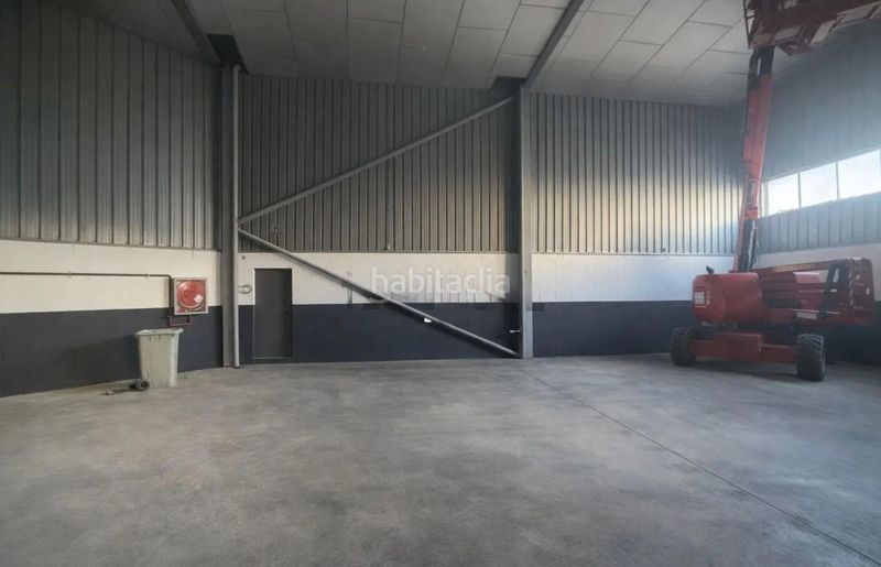 Foto 38fd4817-323c-4025-a24f-fc8664e482a3. Location bâtiment à usage industriel dans Abrera