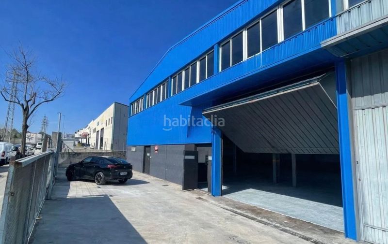 Foto 6a3df076-c3fc-423a-8a41-ec44841615dd. Location bâtiment à usage industriel dans Abrera