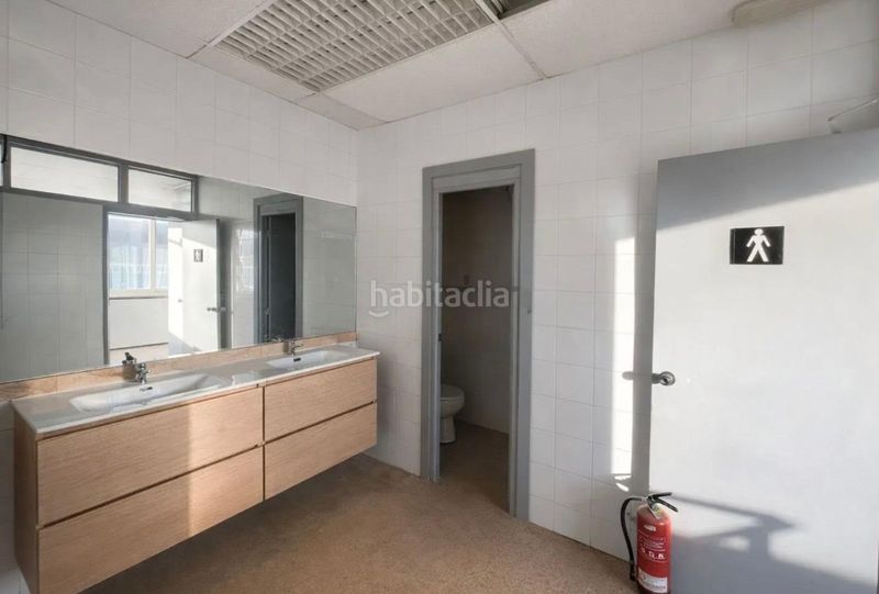 Foto e3c8f3e7-a51b-45c8-a5e2-cb2207af49c9. Location bâtiment à usage industriel dans Abrera