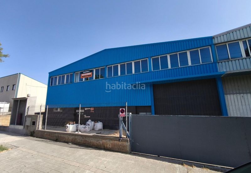 Foto f6cfae43-4bda-476d-9984-958a3387f21e. Location bâtiment à usage industriel dans Abrera