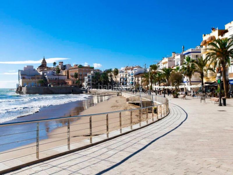 Foto dd5c0452-a5d9-4486-acff-0f7476d64a94. Lloguer local comercial a Centre Sitges