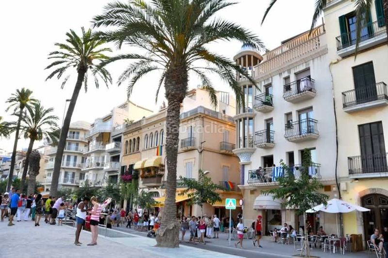 Foto fdd7bcdf-748c-4dc2-a567-123ed5219de9. Lloguer local comercial a Centre Sitges