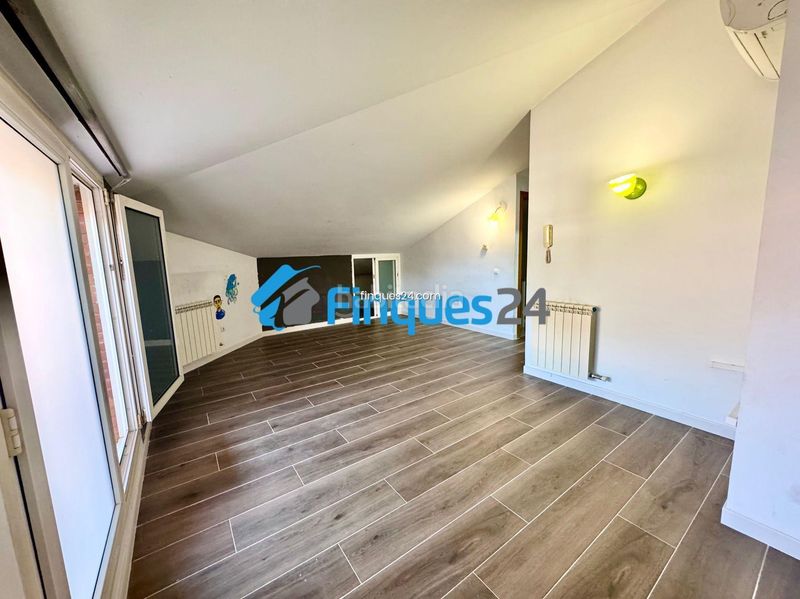 Foto 5be98af0-8a84-4459-b40d-96d808563ca5. Dúplex amb aparcament a Sant Vicenç de Castellet