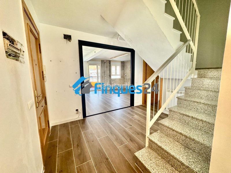 Foto b99c06d1-b3ed-4094-8a60-92e63e2d2a93. Dúplex amb aparcament a Sant Vicenç de Castellet