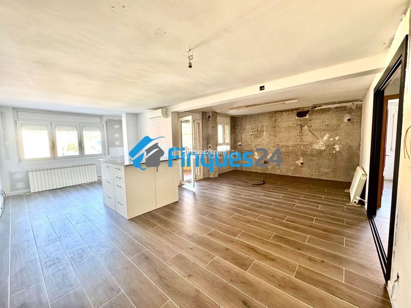 Foto dbb1a065-a5ad-44c8-8b87-13dd7737c314. Dúplex amb aparcament a Sant Vicenç de Castellet