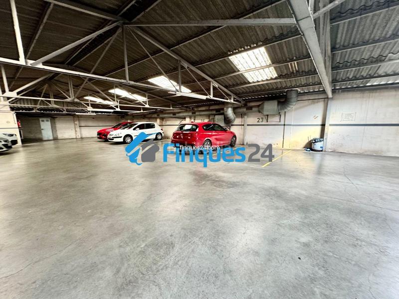 Foto 291f0194-fccb-4cb5-8c80-39023def1aea. Aparcament cotxe a Carretera de Vic - Remei Manresa