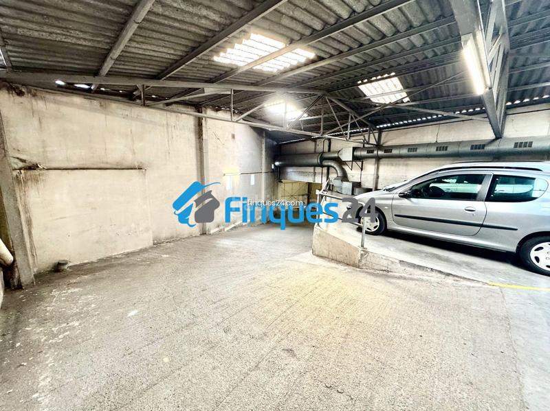 Foto 975ee68b-73f1-417f-af8b-4d0b0a30d1d5. Aparcament cotxe a Carretera de Vic - Remei Manresa