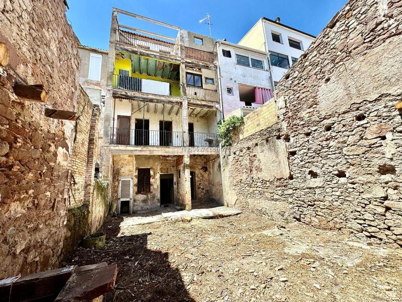 Foto 4fa1b866-d790-4216-aad9-c3b6d724817d. Edificio  en Artés