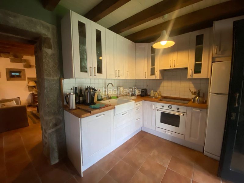 Foto 27b5d799-0452-4d09-9a02-40e31b1029b2. Xalet amb xemeneia calefacció aparcament piscina a Leiro