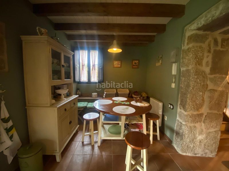 Foto 89272ed6-8b77-47cb-a48d-41d640ccaec1. Xalet amb xemeneia calefacció aparcament piscina a Leiro