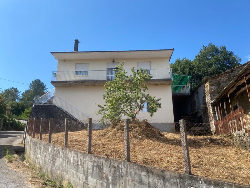 Foto b97a7fae-d022-47cb-805f-ca24d0c29efe. Casa amb aparcament a Boborás