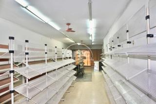 Local Comercial a Centre-Nucli Antic. Local comercial  premia de mar centro