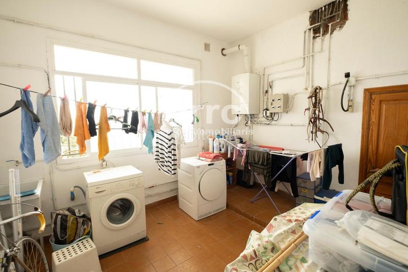 Foto a8af0630-d6e9-4f7d-8d5e-f143bc239e1e. Casa amb calefacció aparcament piscina a Urbanitzacions Arenys de Mar