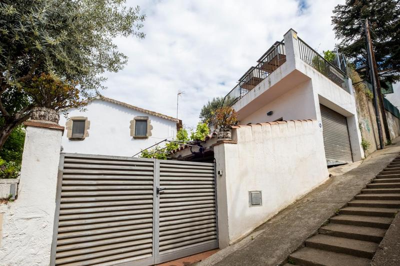 Foto 7a532c6d-c5ac-4bb9-8cfd-fde813ebd70c. Casa  de pueblo en el centro ideal para reformar a tu gusto en Cabrils