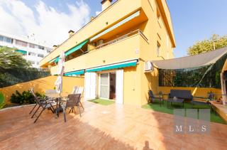 Casa a Can Pou-Camp de Mar. Casa esquinera lista para entrar a vivir a un paso de la playa!