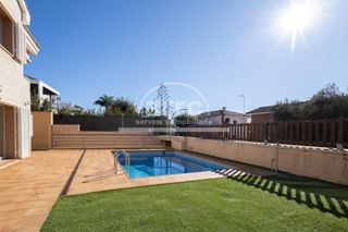 Haus in Vilassar de Dalt. Casa unifamiliar y piscina privada  vilassar de dalt