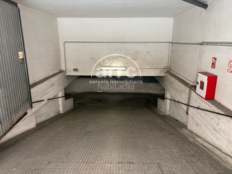 Foto bc59739a-9014-4146-8816-f726d163b7fd. Aparcament cotxe a Banyeres Premià de Mar