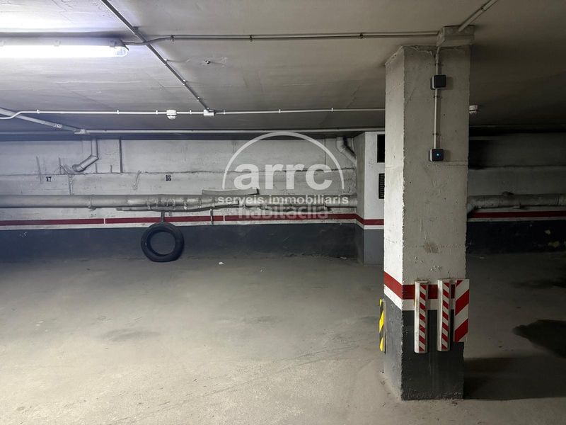 Foto 11d549e5-979e-49cc-8ee7-1bcb29e56a50. Aparcament cotxe a Banyeres Premià de Mar