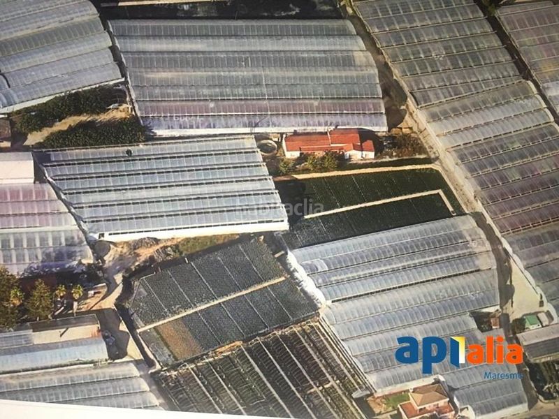 Foto 4471d646-0fea-4c85-94a2-a9f4dc3dd63b. Casa amb aparcament a Zona Industrial i Agrícola Vilassar de Mar