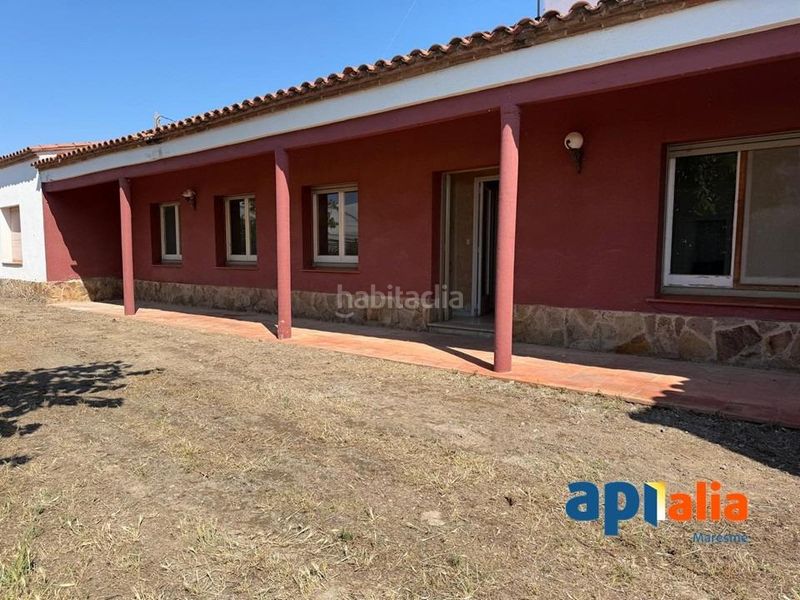 Foto 56c0c4e3-25bd-4026-b3aa-37da051cd5ea. Casa amb aparcament a Zona Industrial i Agrícola Vilassar de Mar