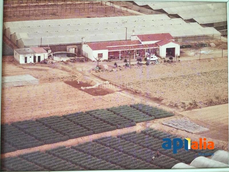 Foto a6e68164-7fe2-4c4c-a5c2-10d76818e9c1. Casa amb aparcament a Zona Industrial i Agrícola Vilassar de Mar
