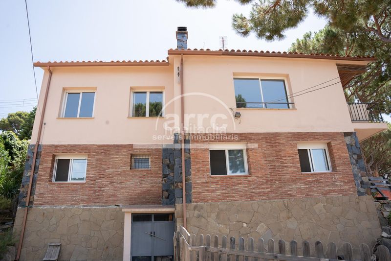 Foto 1356fe15-5c4d-447a-89c1-d3f922132a08. Casa amb calefacció aparcament a Cabrils