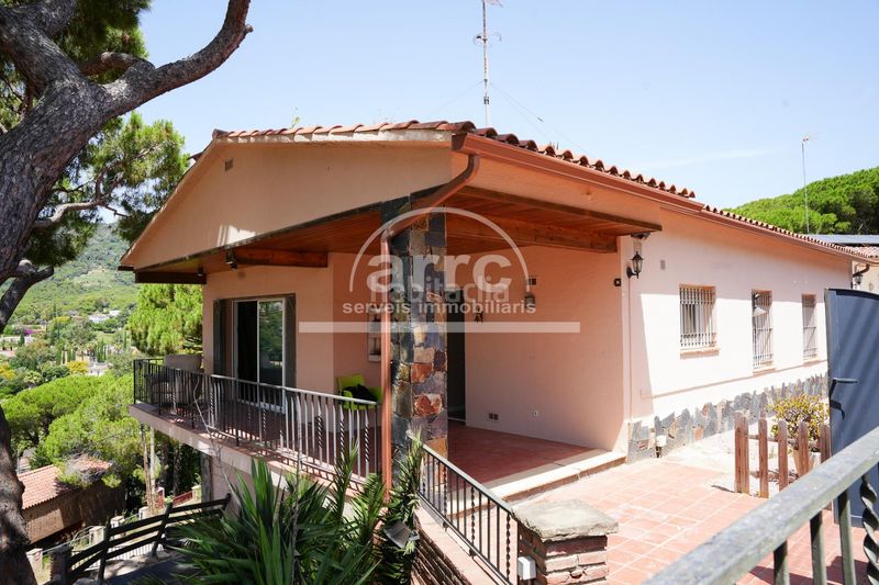 Foto a2e3844f-a766-4fc6-bb09-c4318a8e70a0. Casa amb calefacció aparcament a Cabrils