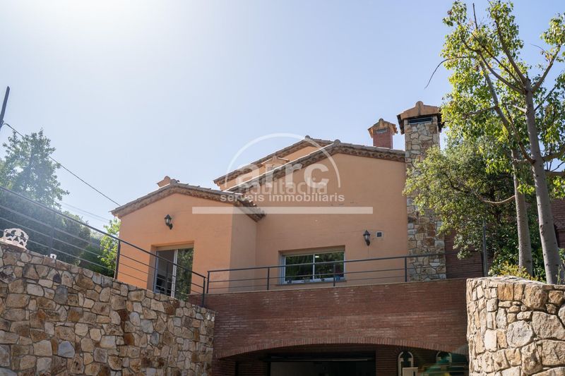 Foto 10e1a130-492b-4f13-a59a-097190909803. Casa amb aparcament a Cabrils
