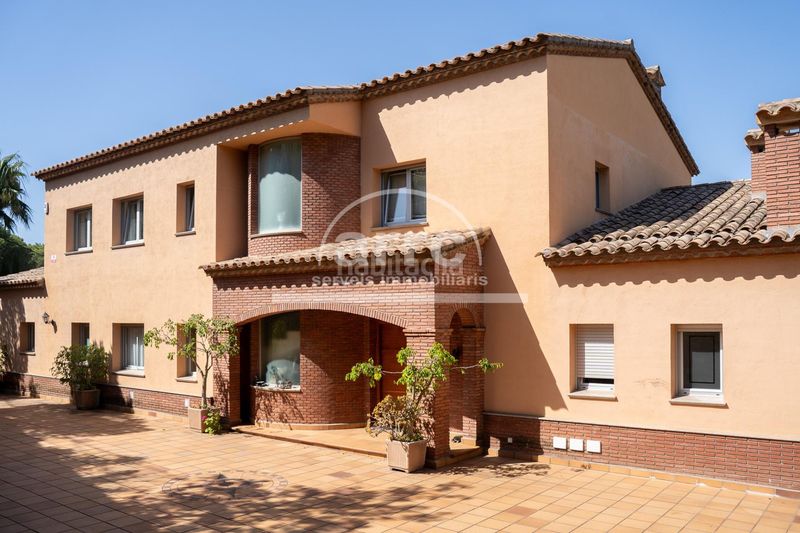 Foto 61651678-a6cb-4221-97b9-9a2b47205109. Casa amb aparcament a Cabrils