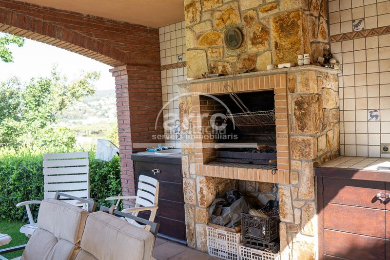 Foto a09ede47-29ad-4535-9b01-b80b28385269. Casa amb aparcament a Cabrils