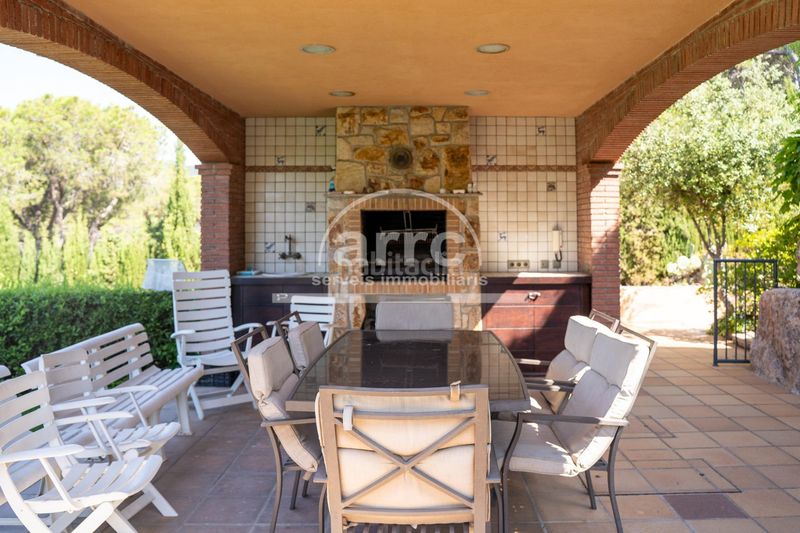 Foto a457895b-4758-45d2-9561-7024998dc268. Casa amb aparcament a Cabrils