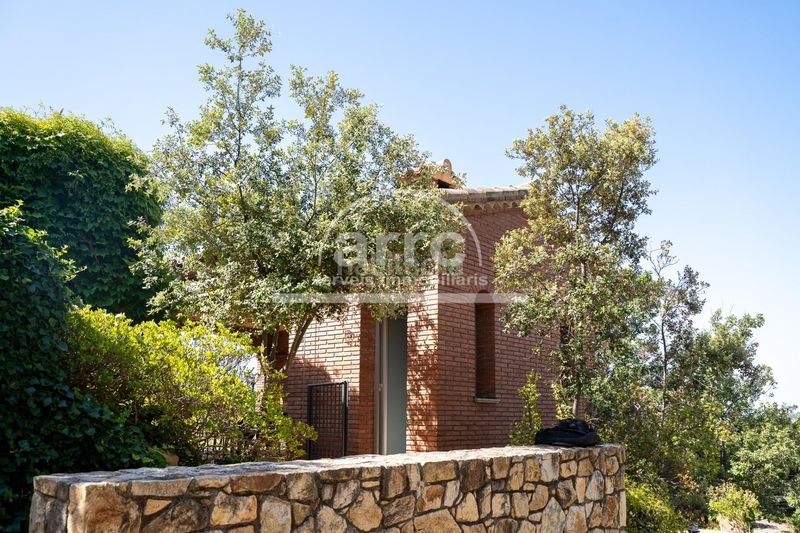 Foto bd688b26-2019-4300-b1be-d53b41f17397. Casa amb aparcament a Cabrils