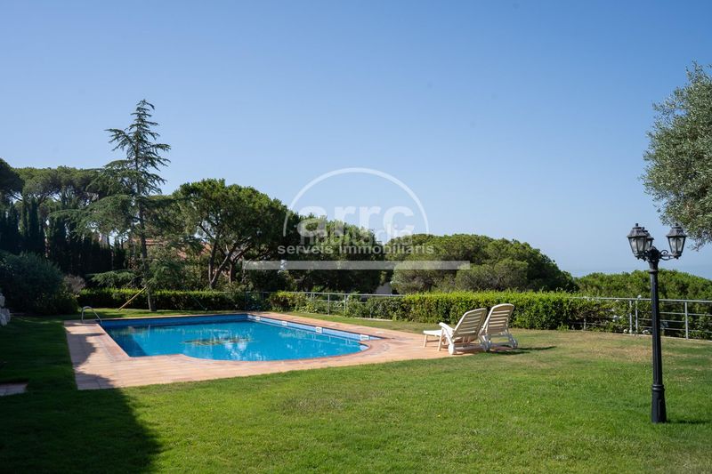 Foto be57bbdc-8a5a-4047-8eb1-bd57ea2fb62f. Casa amb aparcament a Cabrils